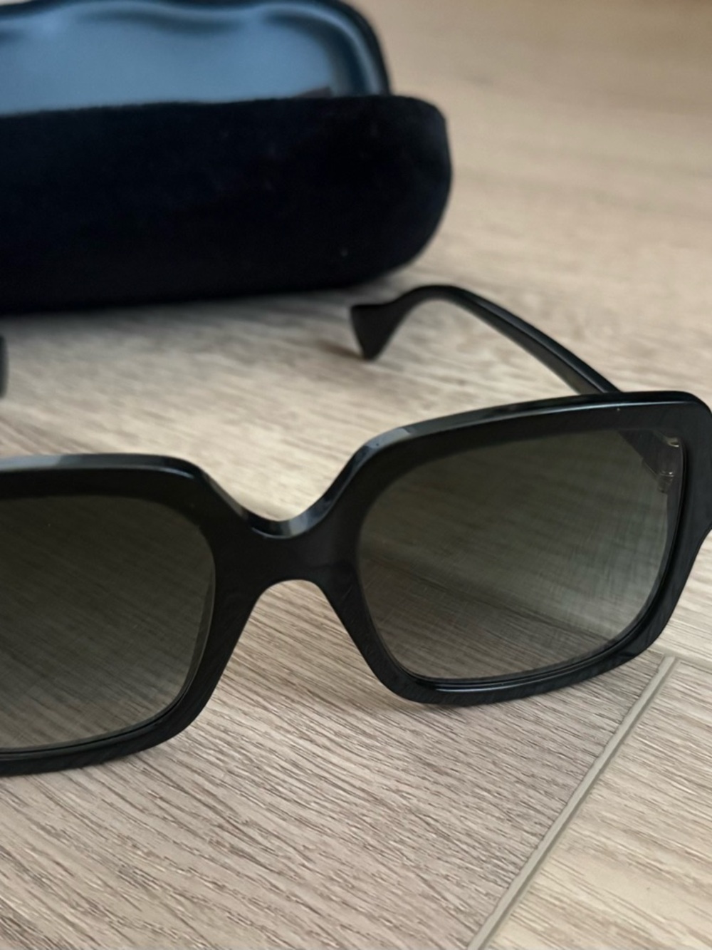 Gucci Glossy Black Oversized Square Women's Sunglasses - Picture 2 of 7